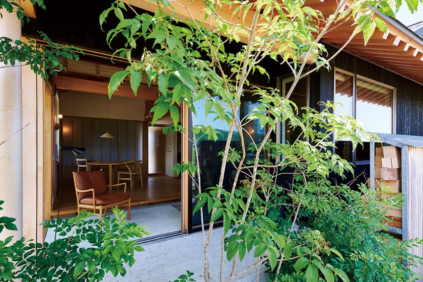 【石川】済田工務店_植栽は、外からのプライバシーを守りながら、四季の移り変わりを楽しめて暮らしに潤いを与える。