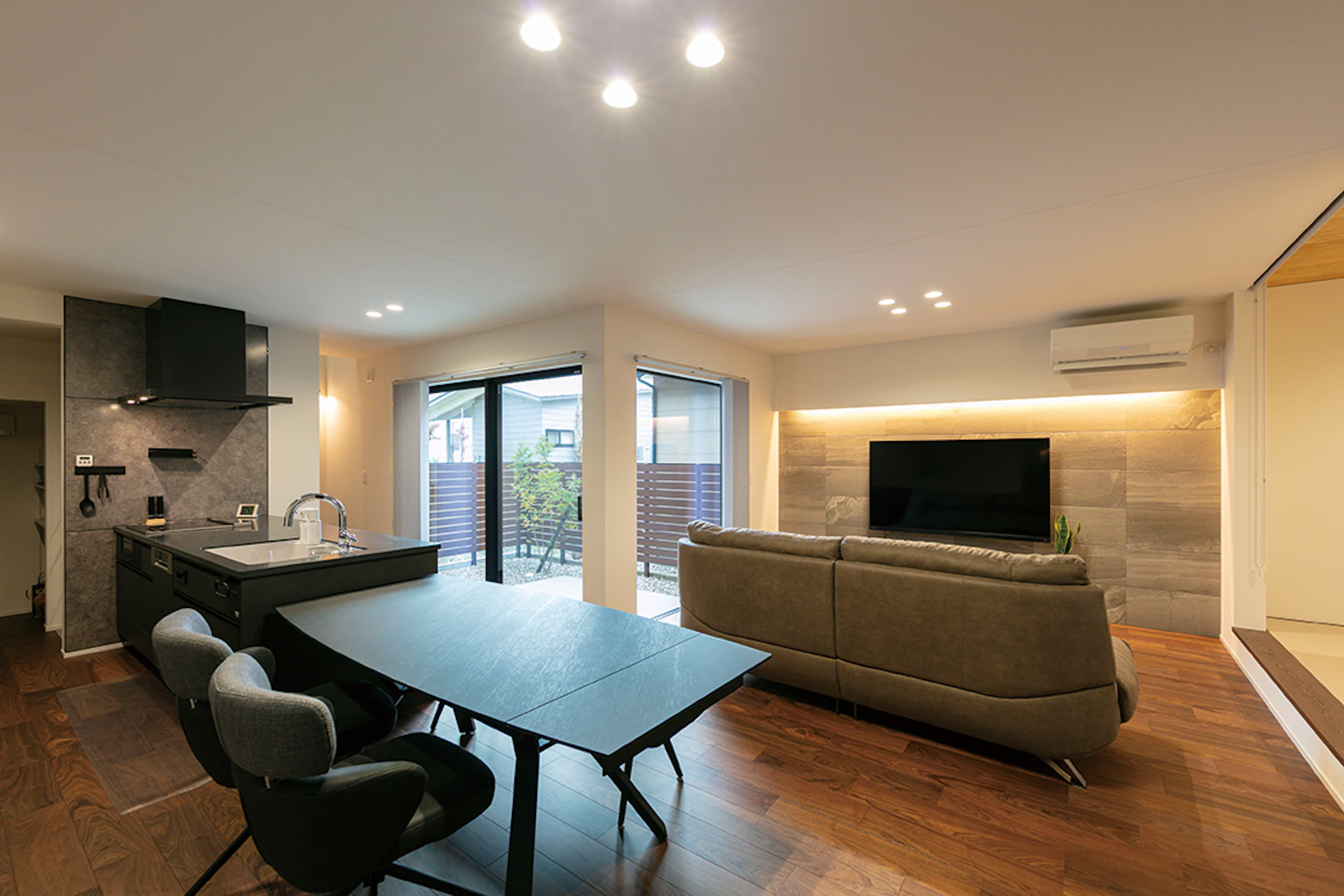 【福井】エーシンホーム_くつろぎ感を高める断熱性と洗練されたインテリア