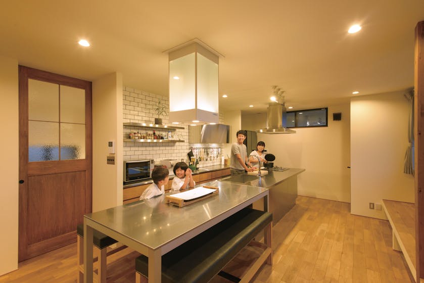【石川】シィー・プランニング＿私たちの家はキッチンが中心！ 料理好きの夫婦のちょうどいいおしゃれ感