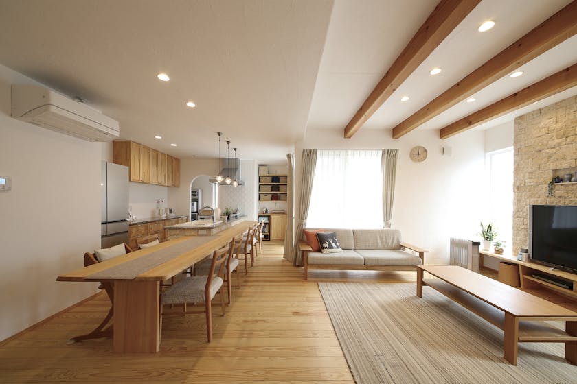 【石川】飛鳥住宅株式会社_空気がキレイだから家族みんなが健康に！ 自然素材でつくられた美しいキッチン