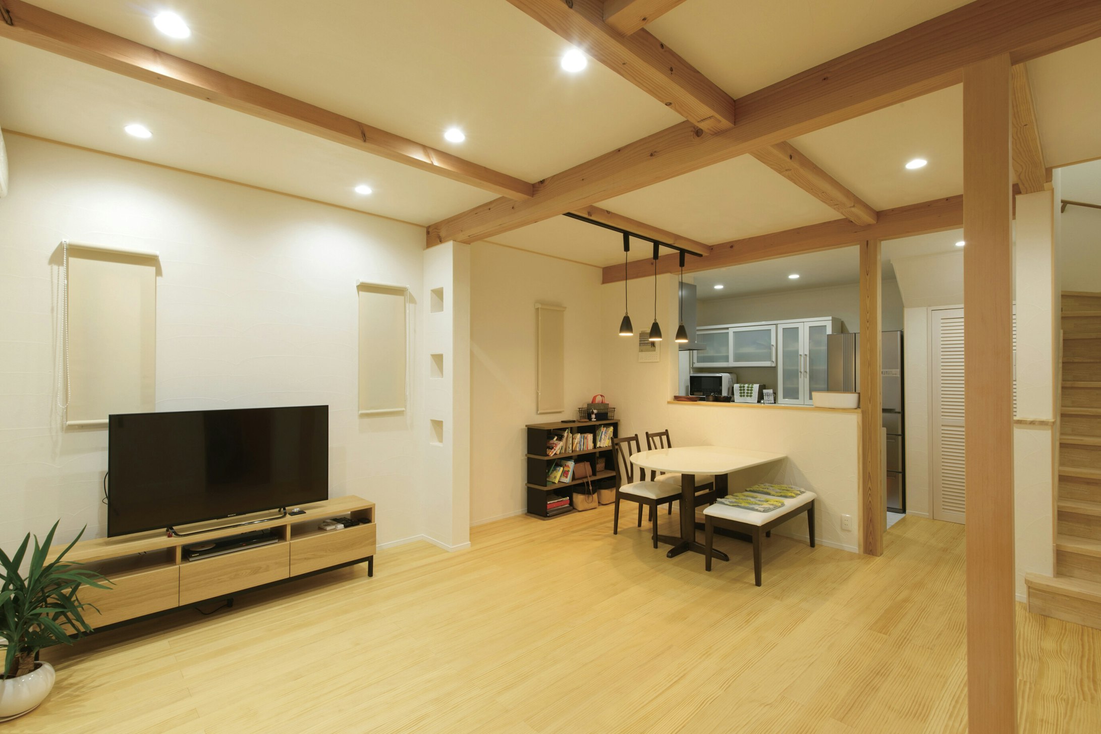 延床面積30坪とは思えないほど開放的 自然素材と自然光に包まれた安らぎのldk 株式会社ハザマ住建 石川 金沢市 家づくりナビ