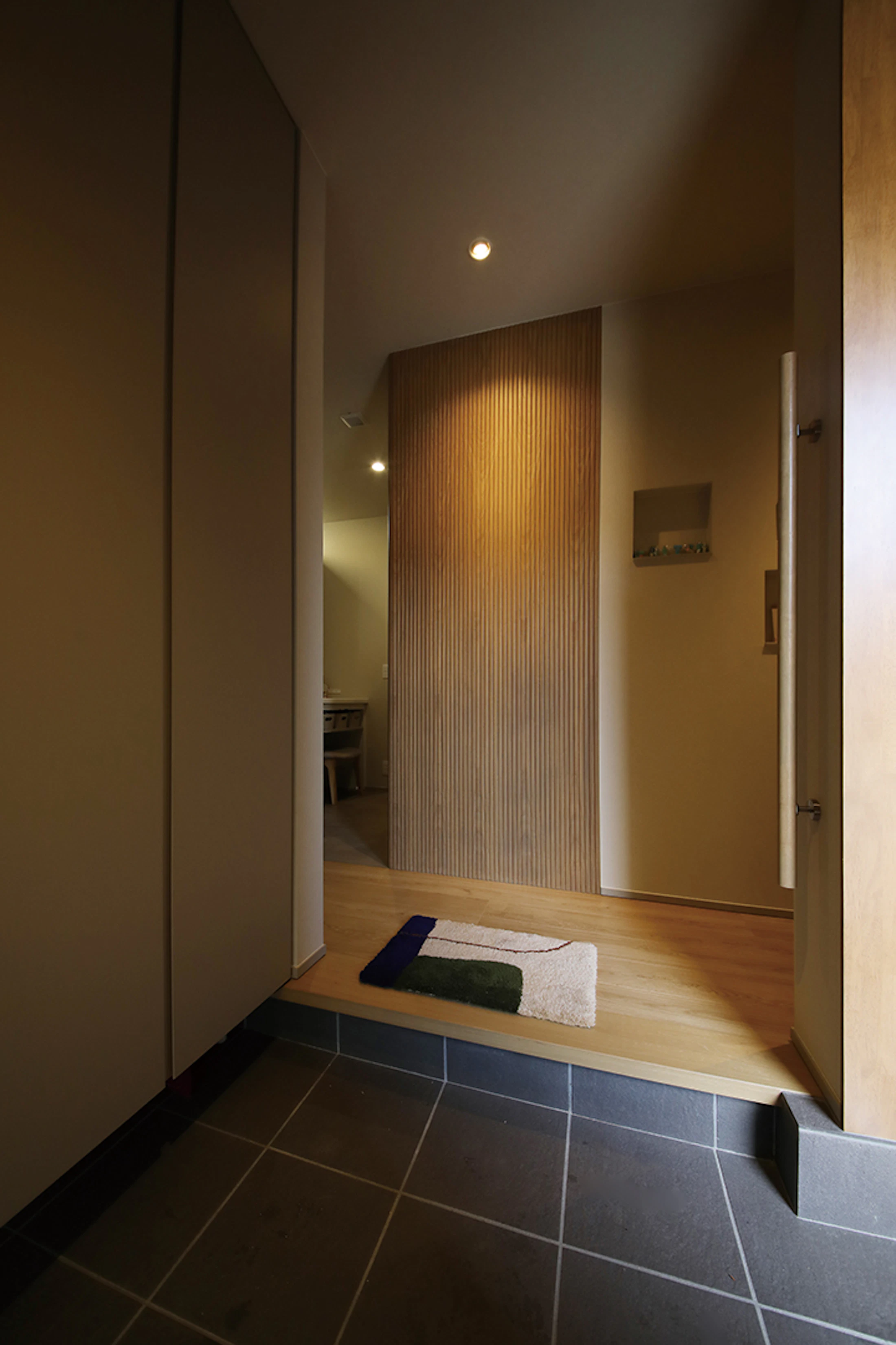 格子調のルーバー