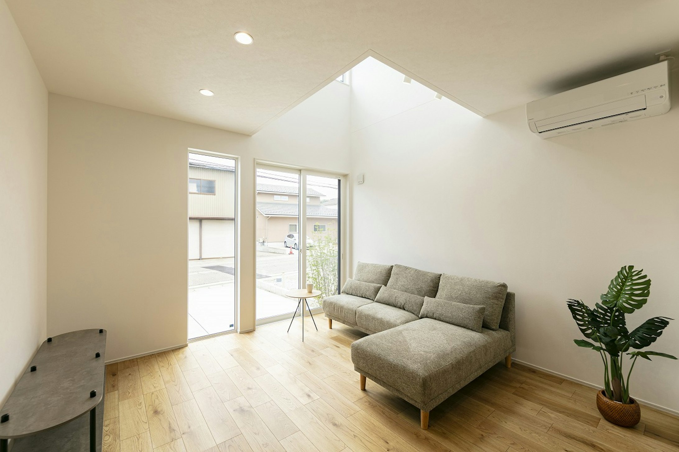 LDKは19.5帖の広さがあり、天井高も2.5mと圧迫感のない空間設計です。