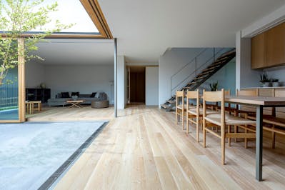 ダイニング+中庭