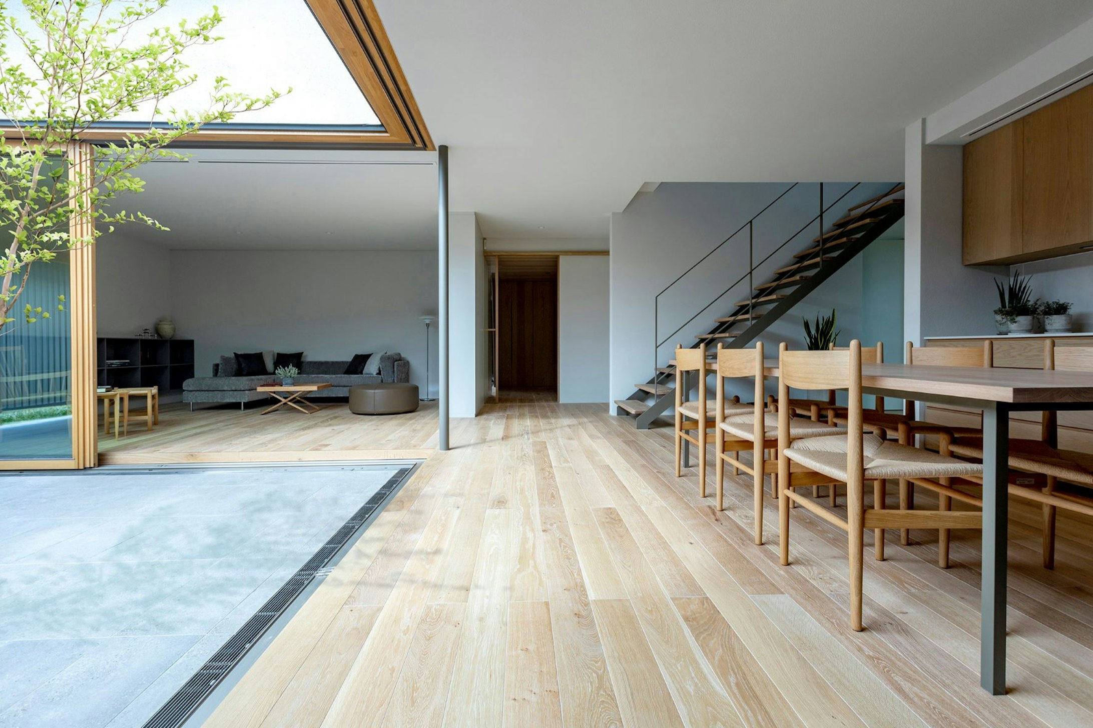 ダイニング+中庭