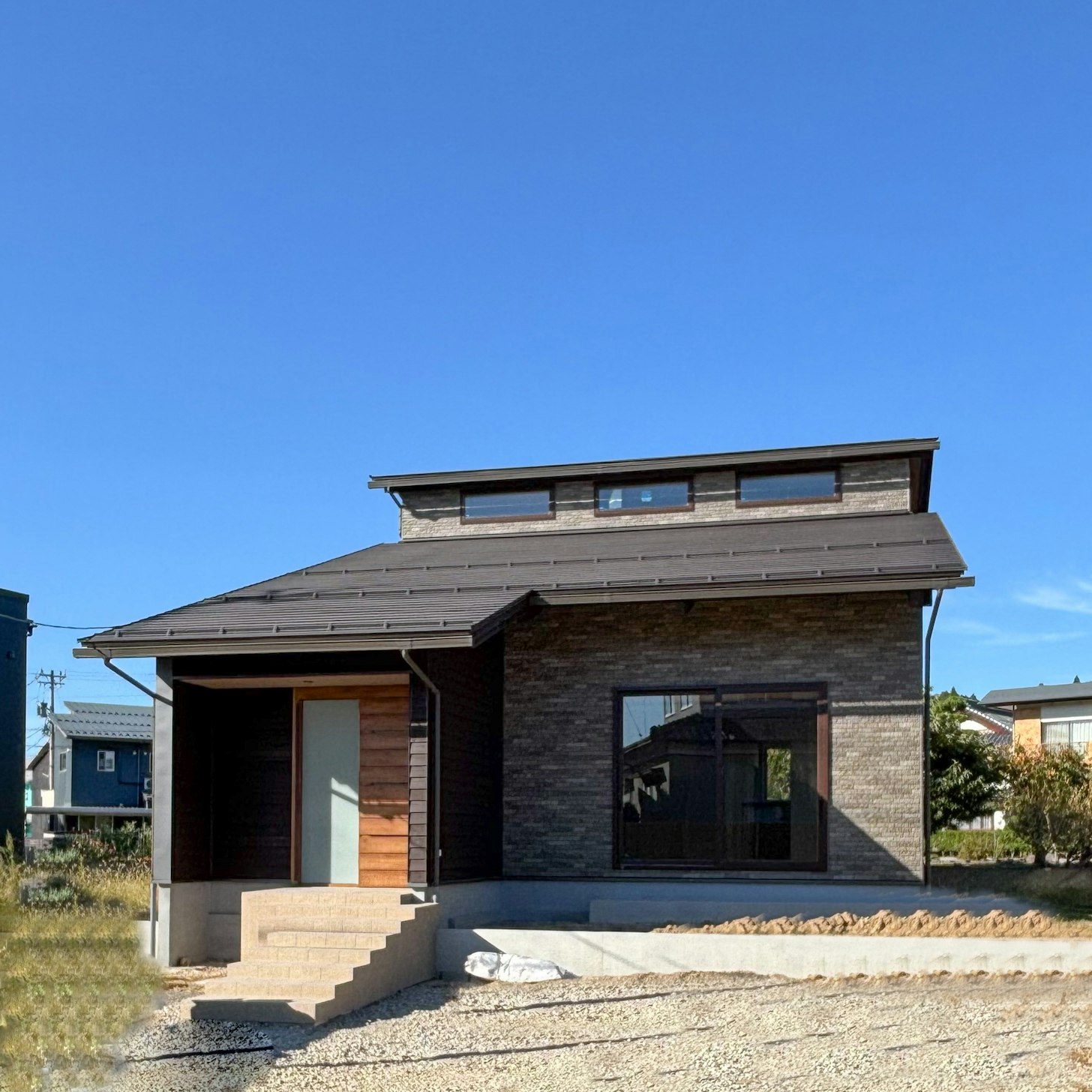 サーディング　ヨロイ板貼り　ガルバリウム鋼板貼り　平屋風
