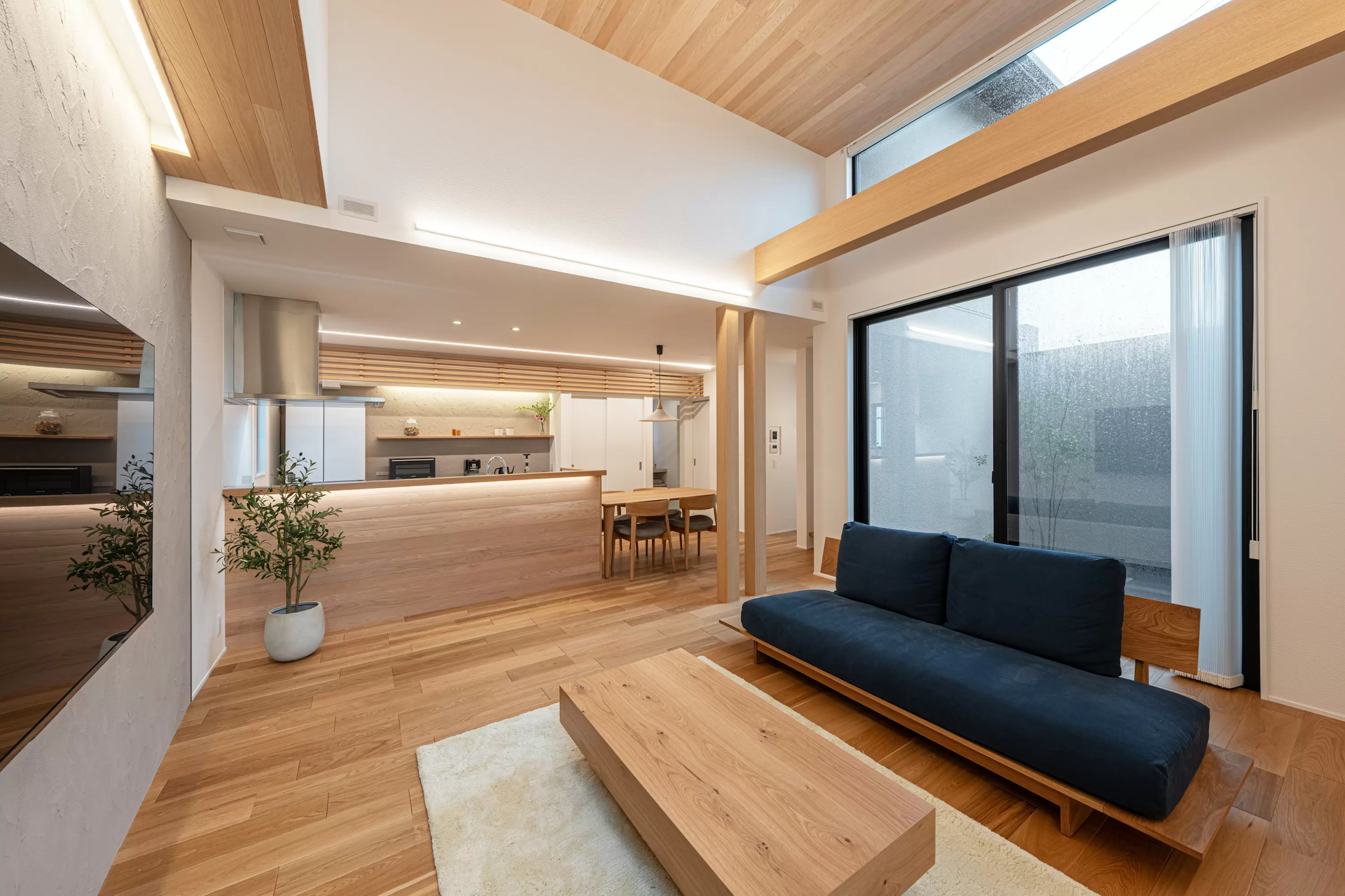 開放感のある高天井リビング