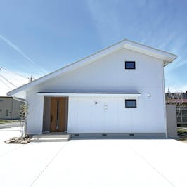 外観はダイナミックな大屋根タイプ