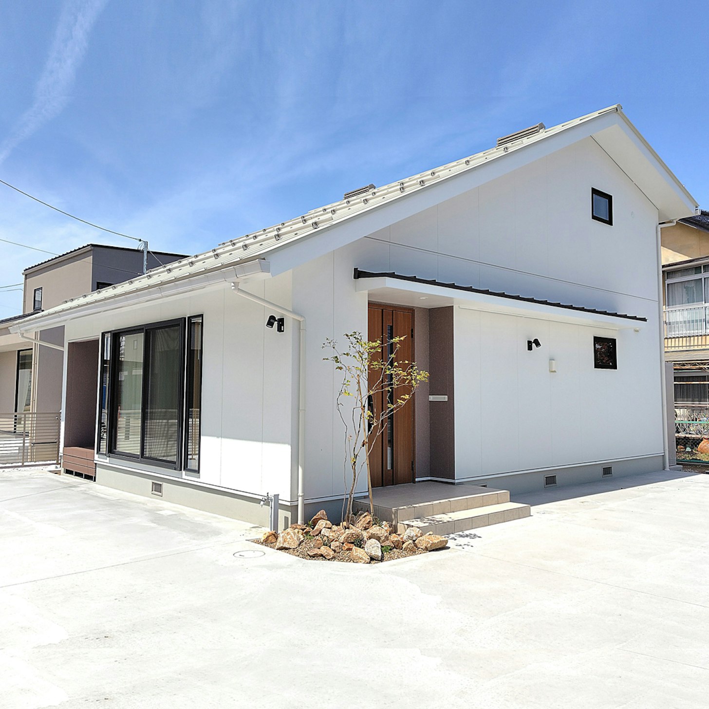 外観はダイナミックな大屋根タイプ