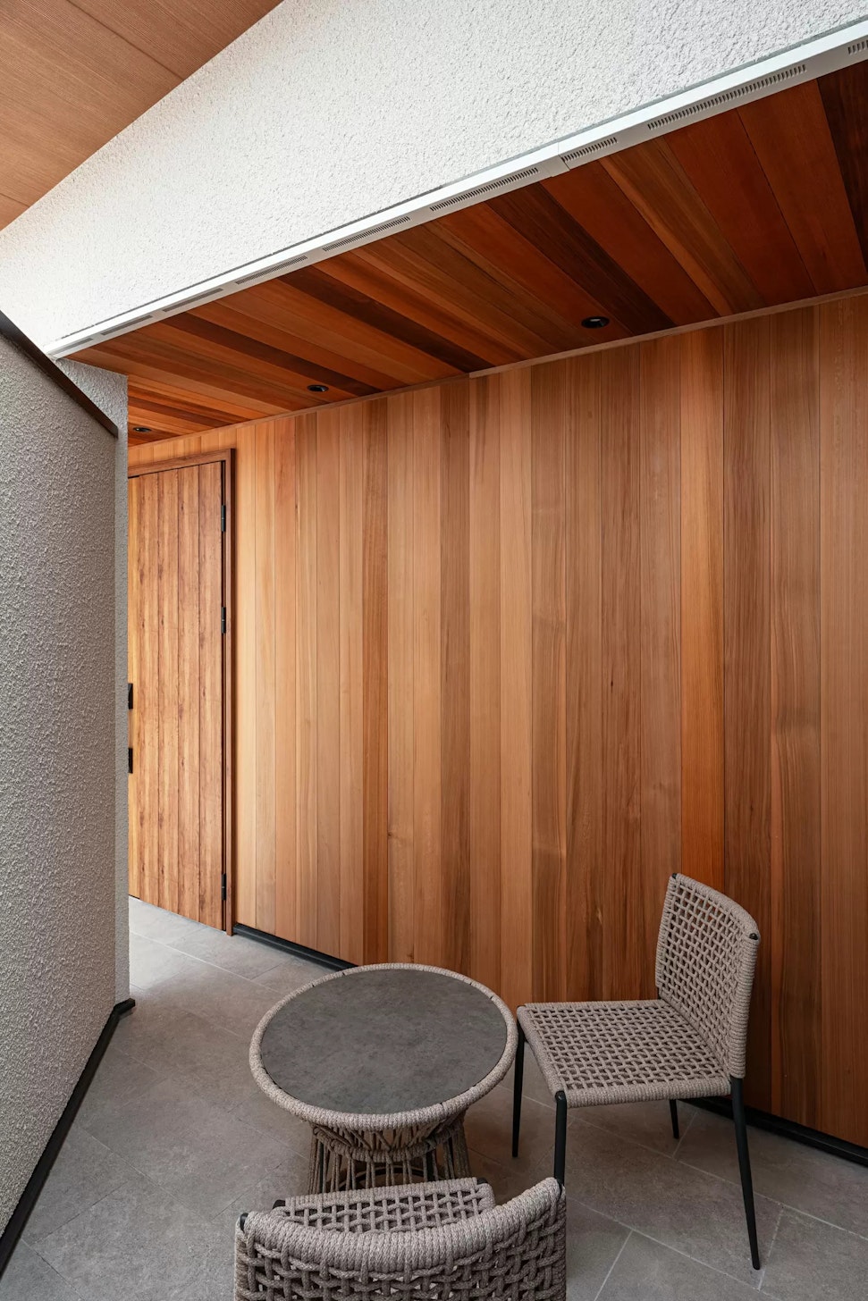 外から見えないコートテラス