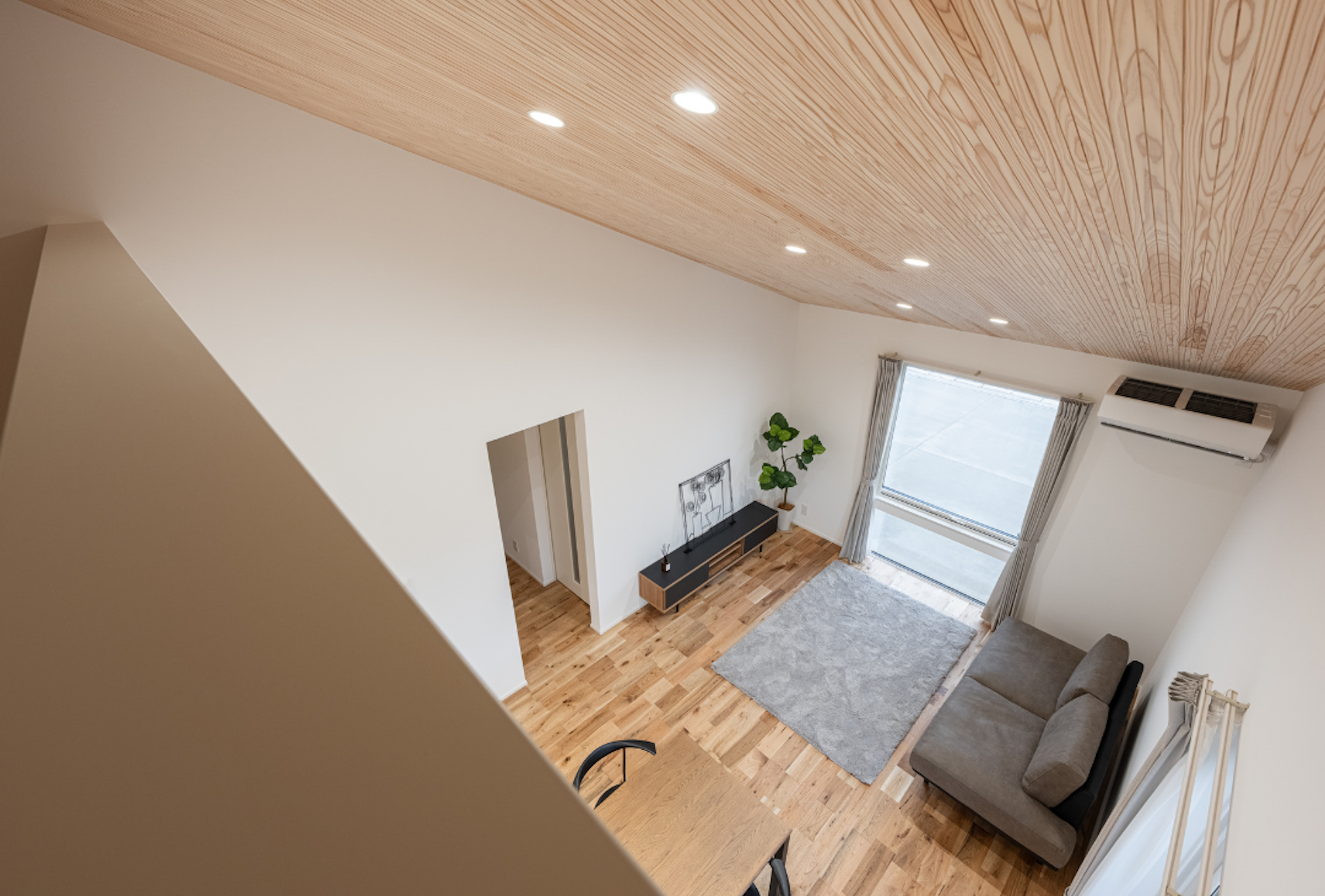 ほぼ平屋動線に2階個室をプラスしたような、平屋+プラン