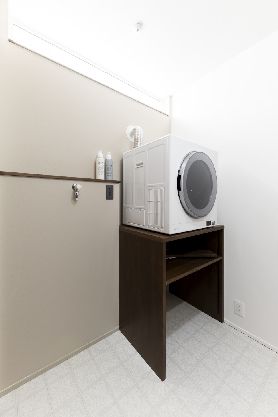 洗濯機２台＋乾太君＋マルチシンクでコインランドリーいらずな住まい。※写真は当社施工事例。