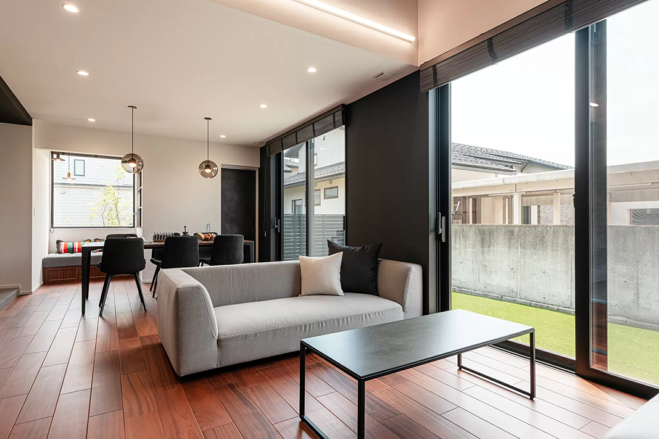 程よい距離感のスイートラウンジ