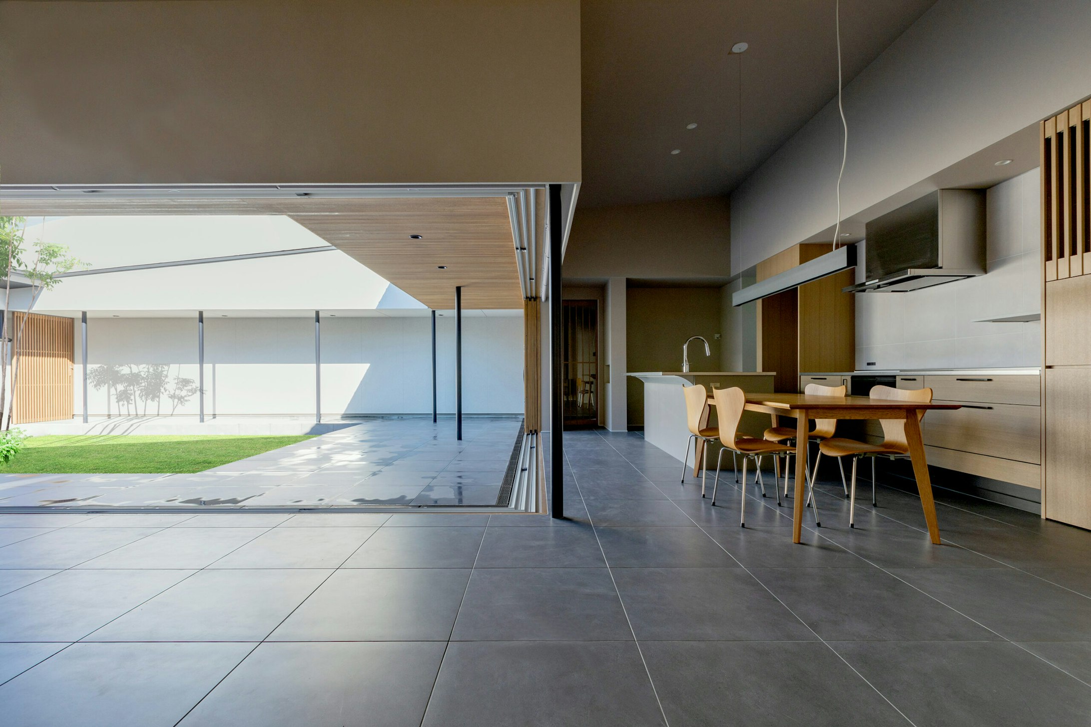 アウトドアを楽しむ平屋