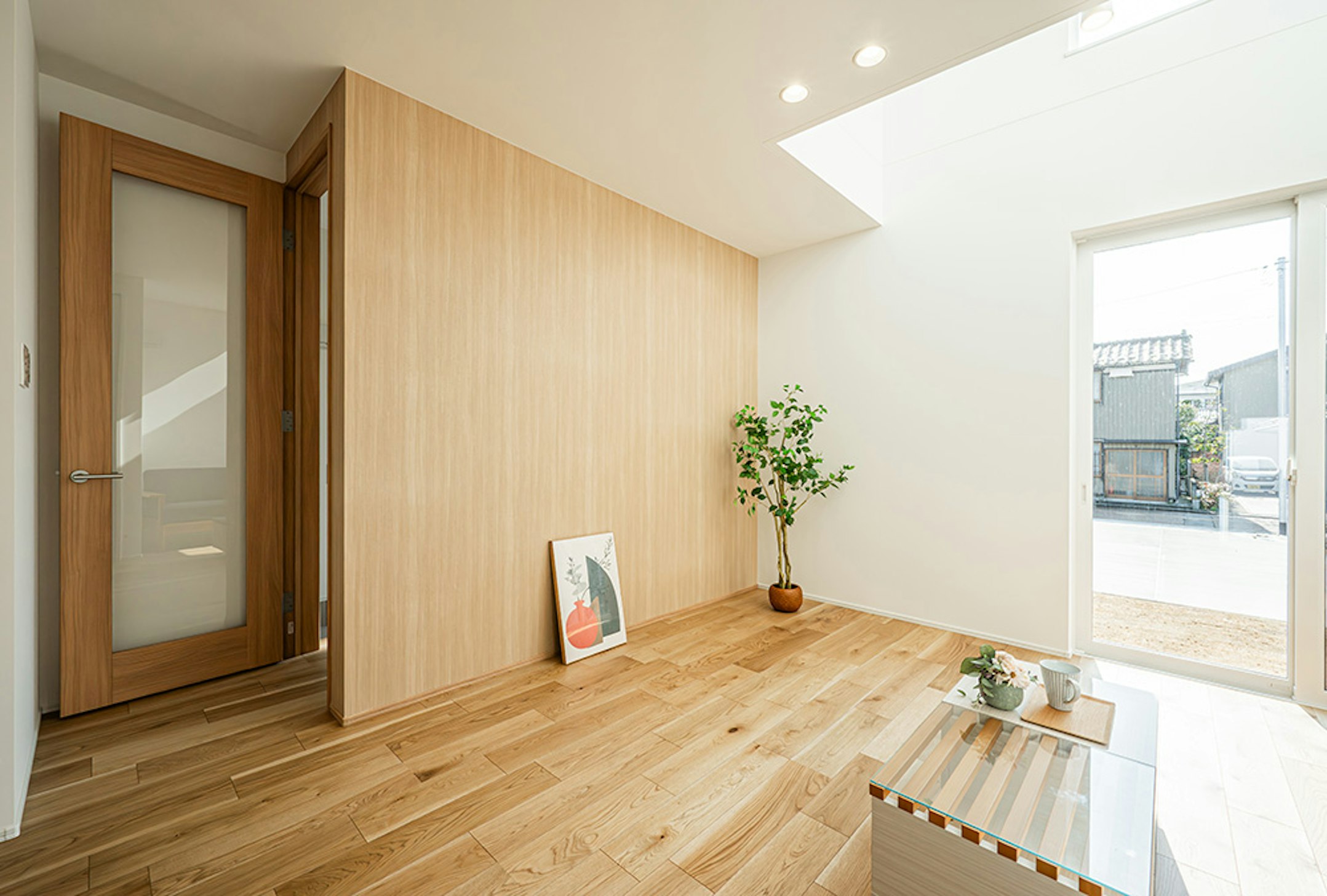 木目の優しさと自然光が落ち着いたLDKを演出します♪（B棟）