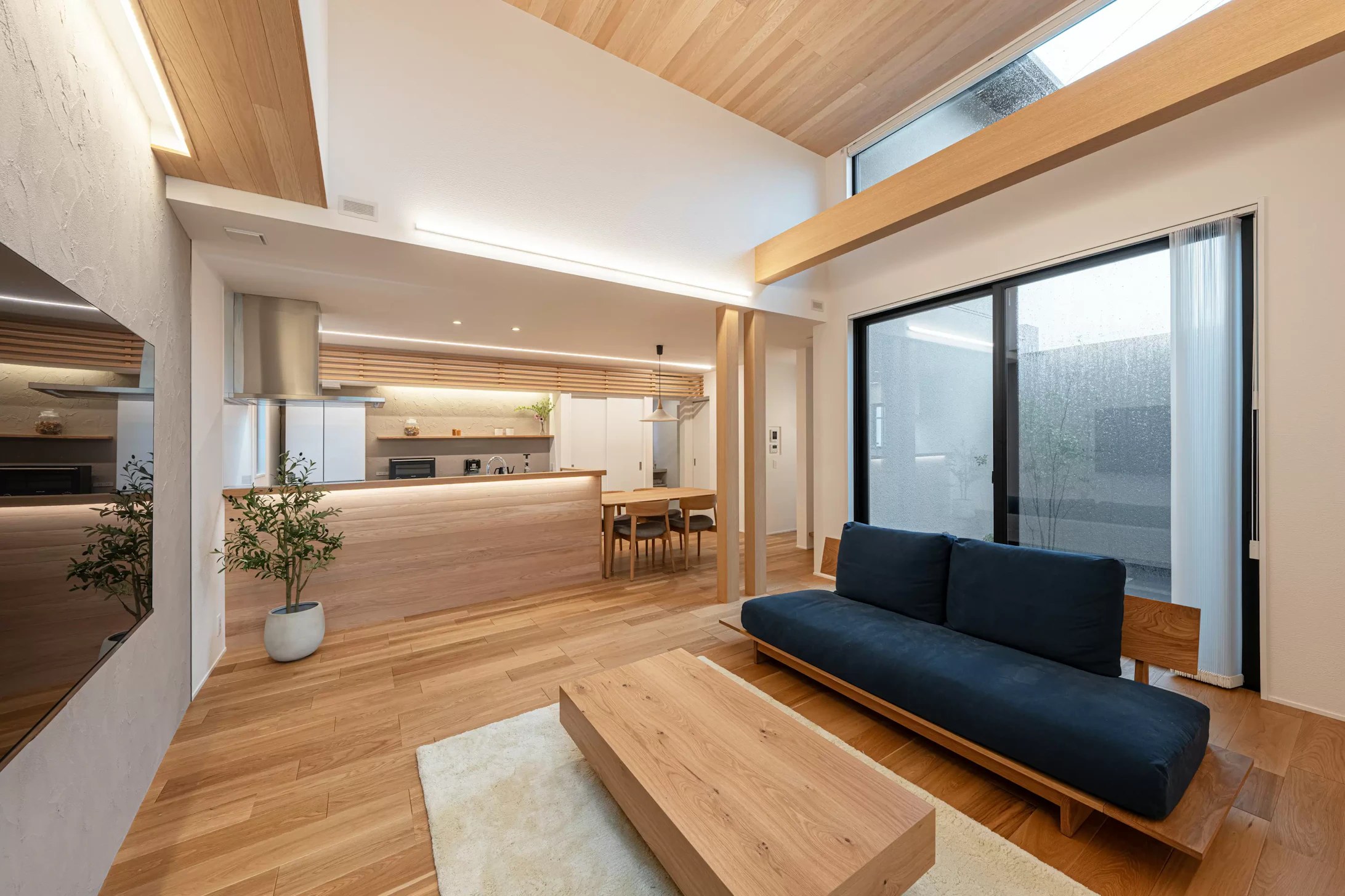 開放感のある高天井リビング