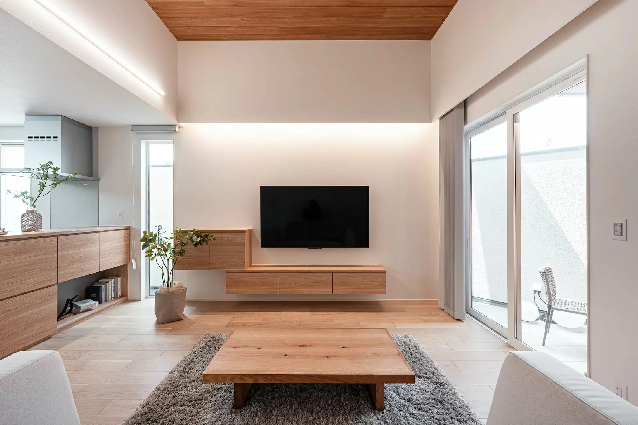 明るく広い高天井のリビング