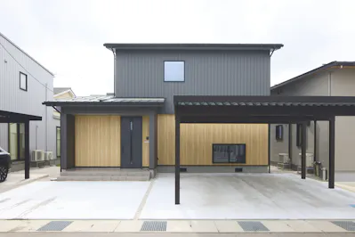 グレー外観×木目が映えるWB工法モデルハウス