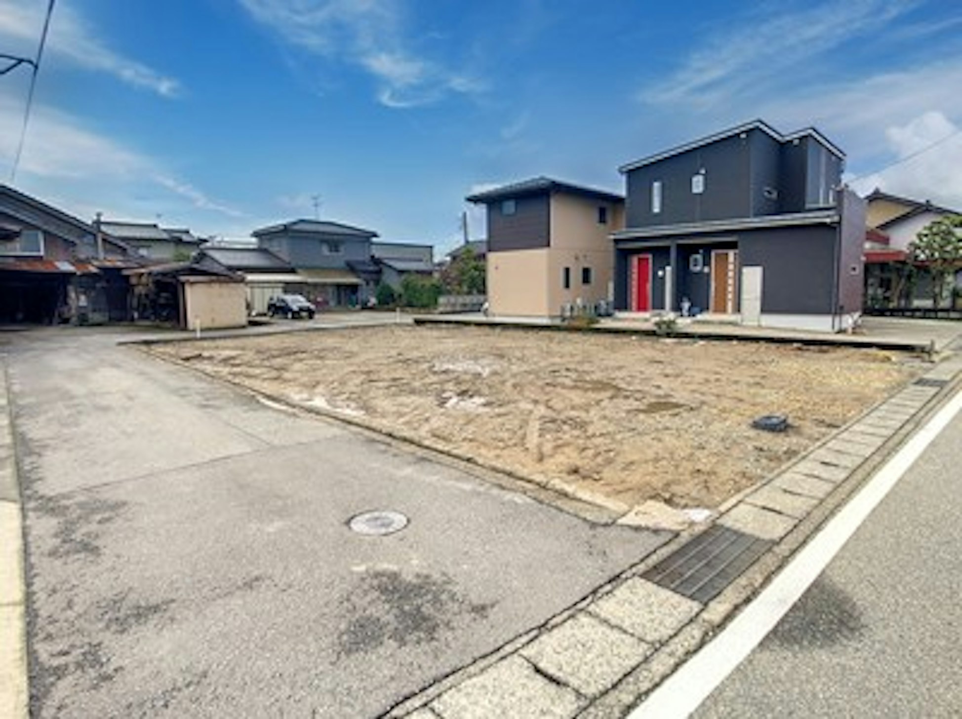 陽当り良好な整形地です。建築条件がないため、お好きなプランで理想の家づくりが叶います。