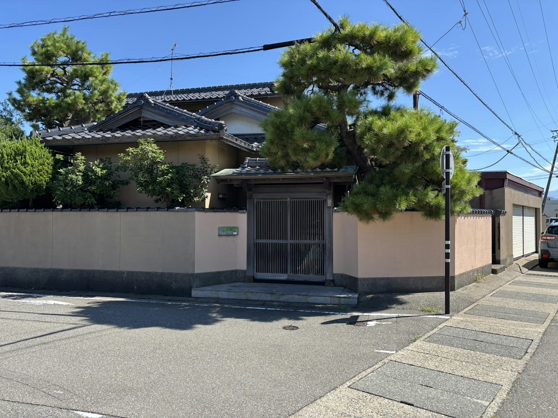 現在古家あり。解体更地渡し。 分筆前の為、一括購入可能です。