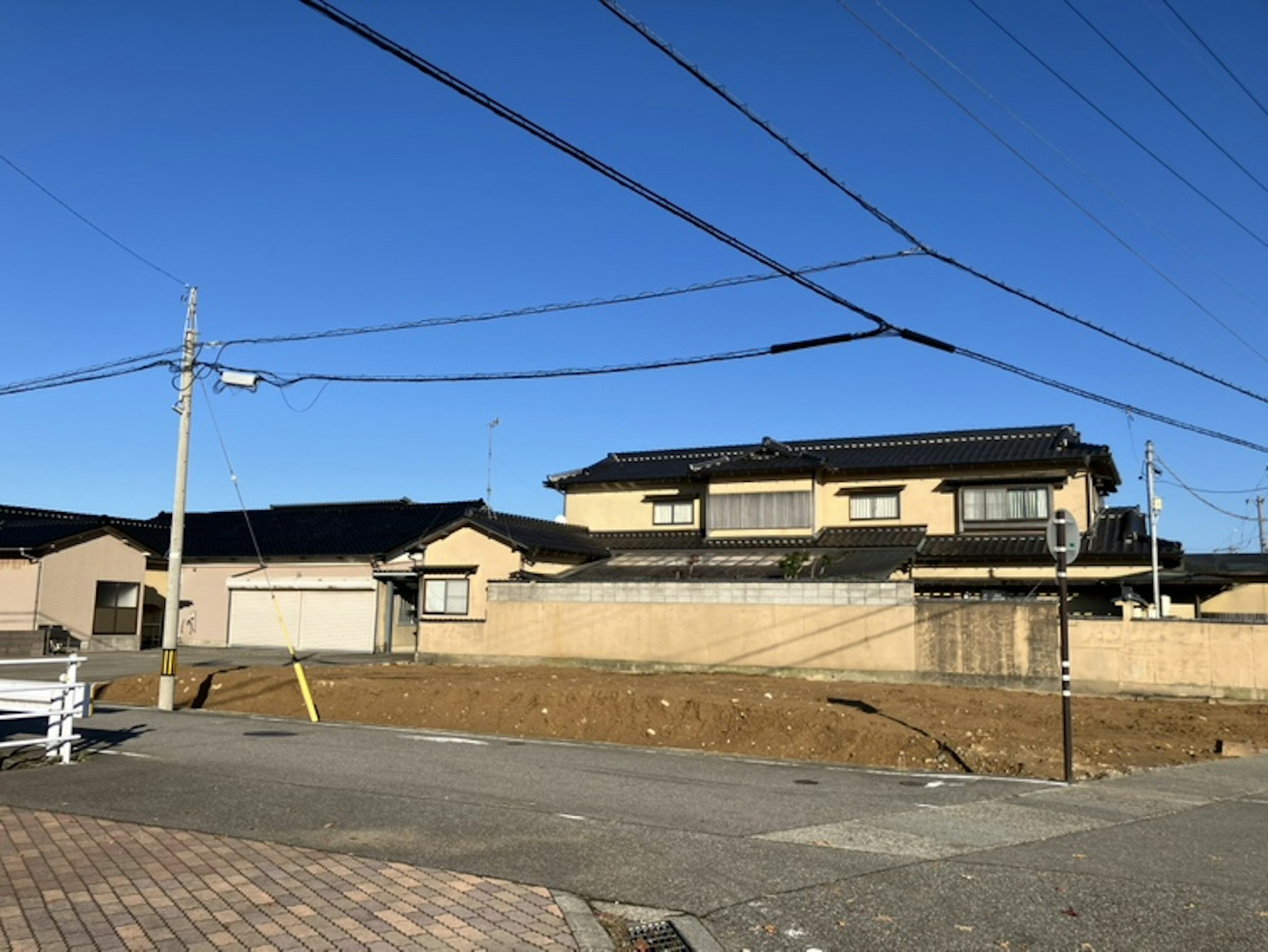  分筆前の為、一括購入可能です。※電柱は移設予定。