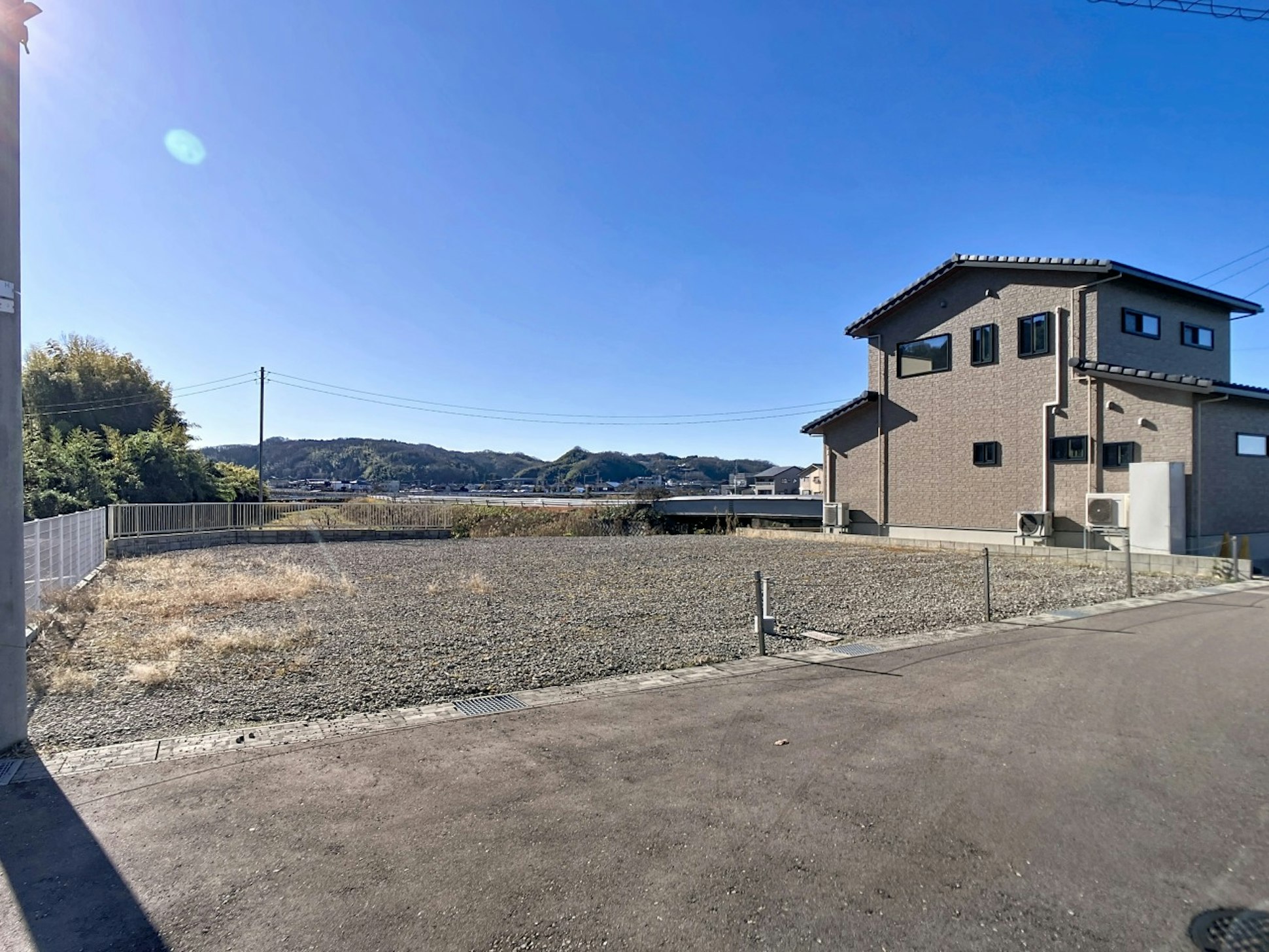 広々90坪超、自然豊かな周辺環境で建築条件なしの理想の土地。