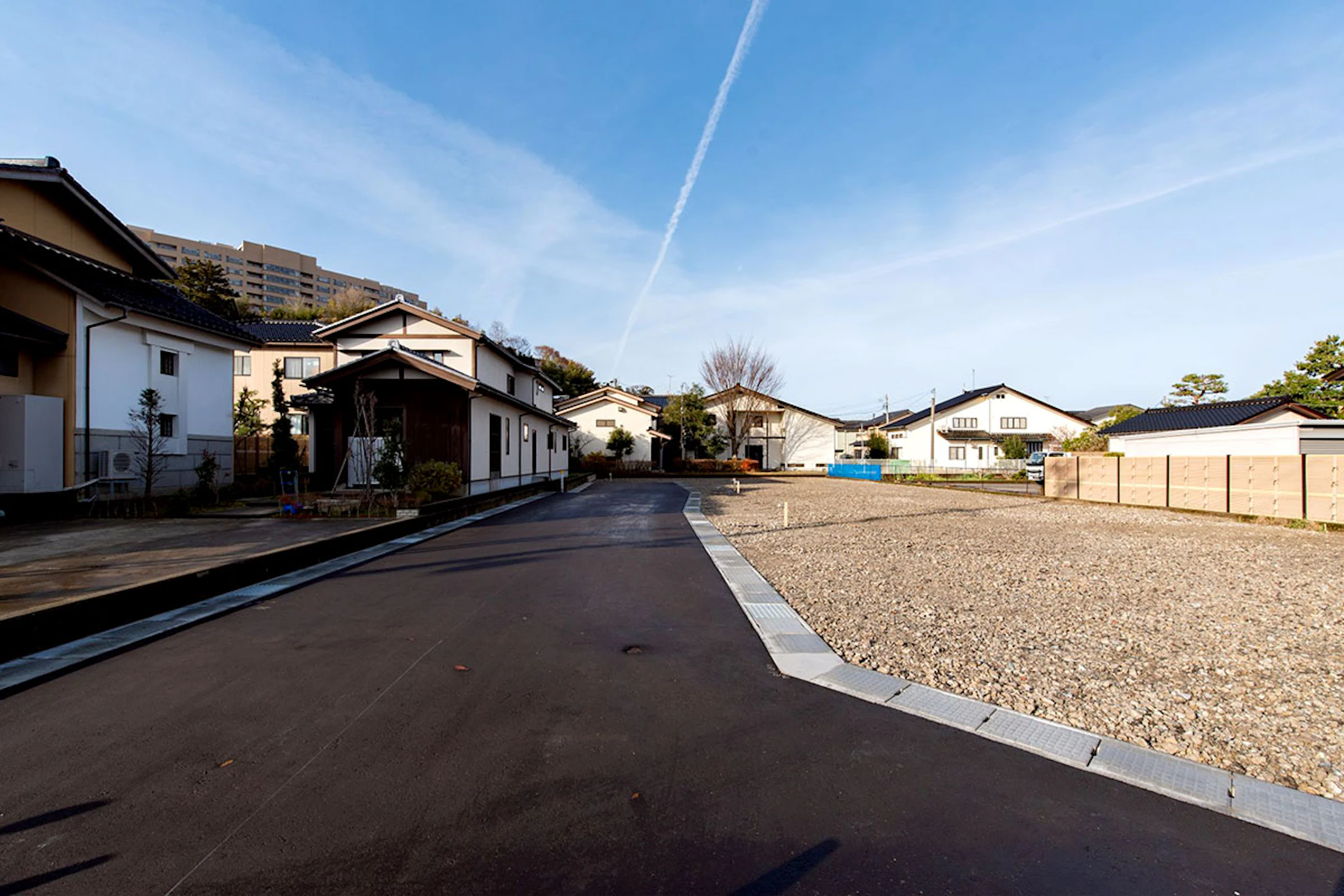 東面前面道路から