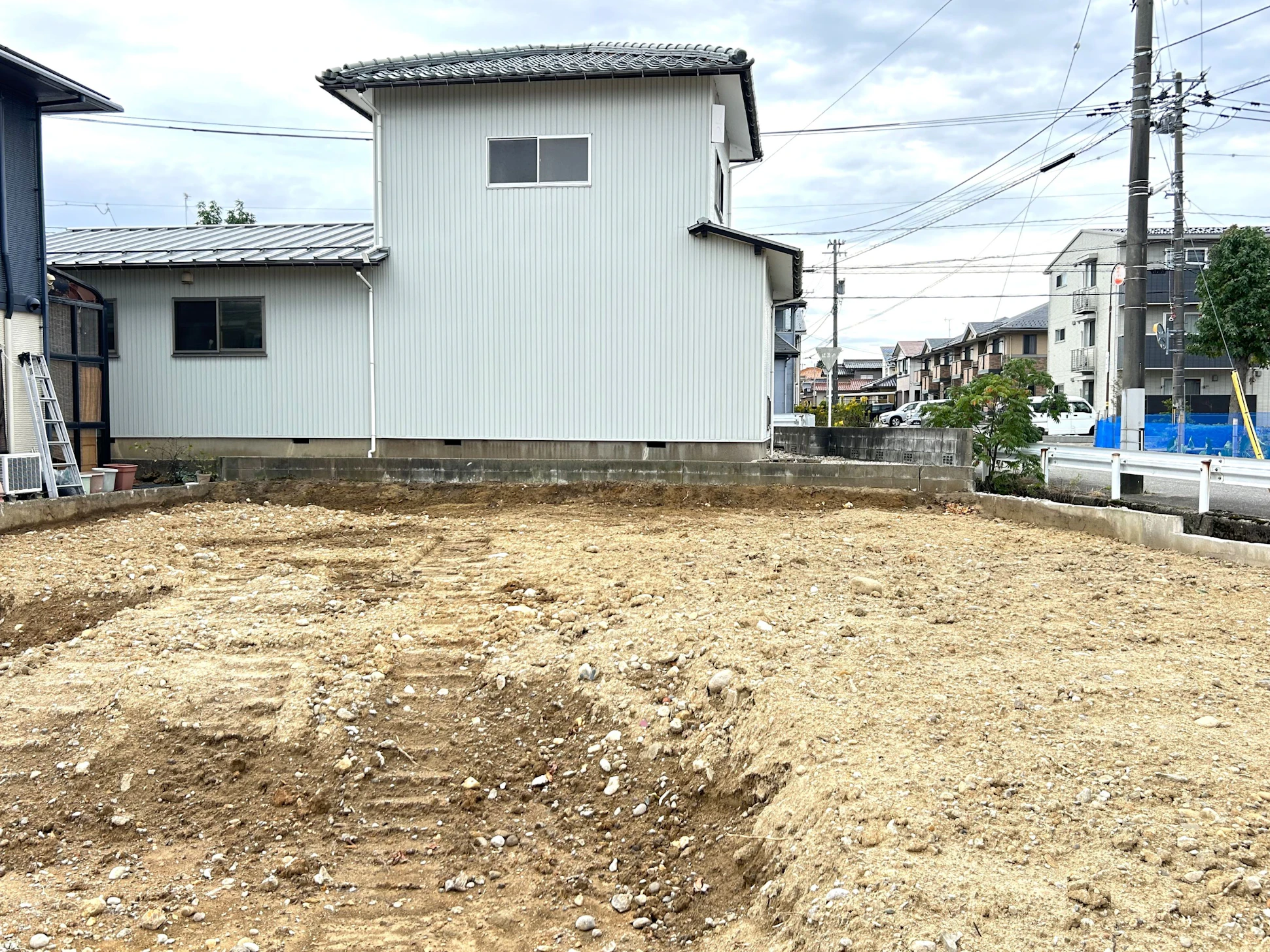 現地
