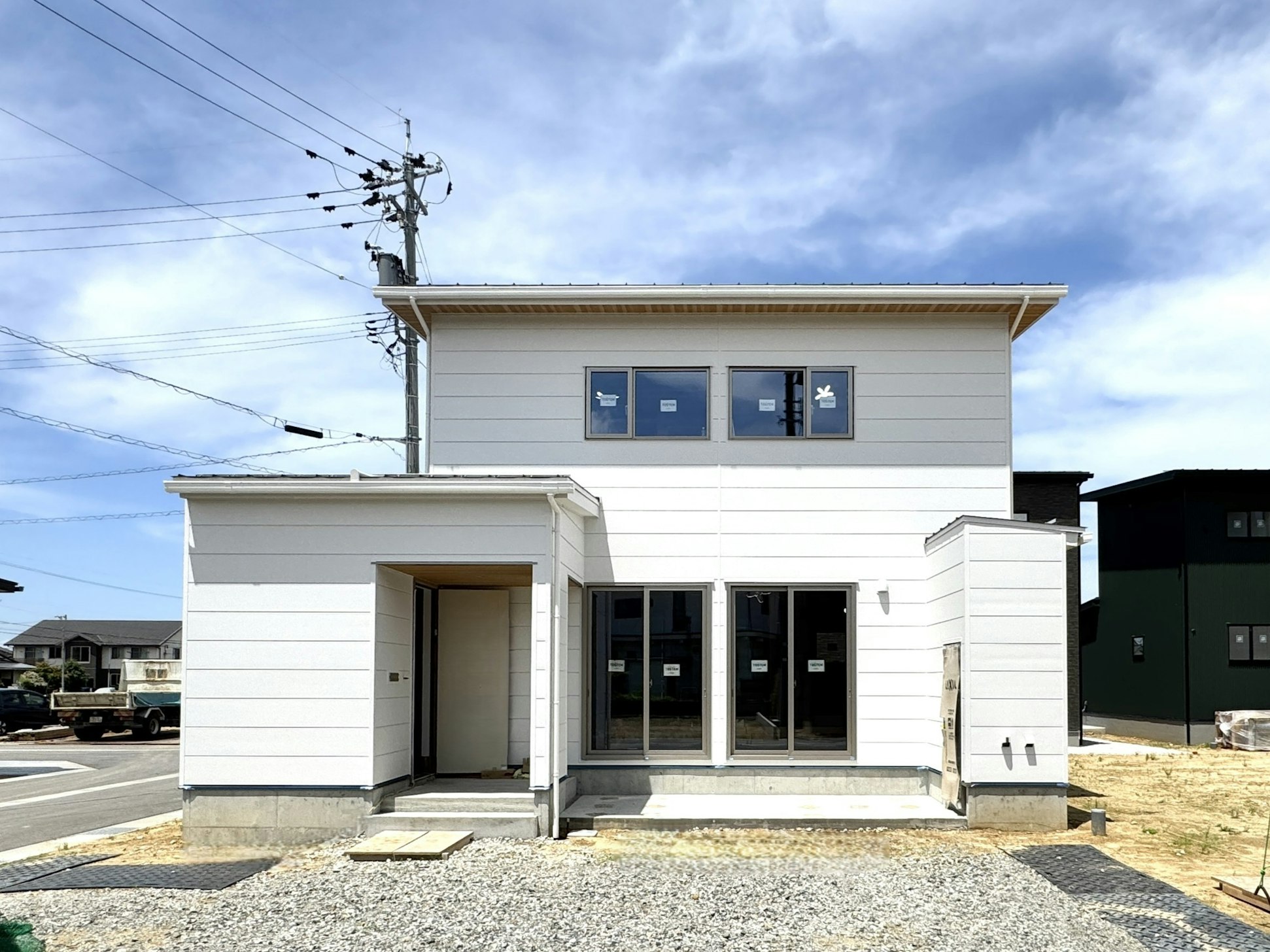 現在、建築中！堀川校区！分譲地内、角地の南向き区画です♪