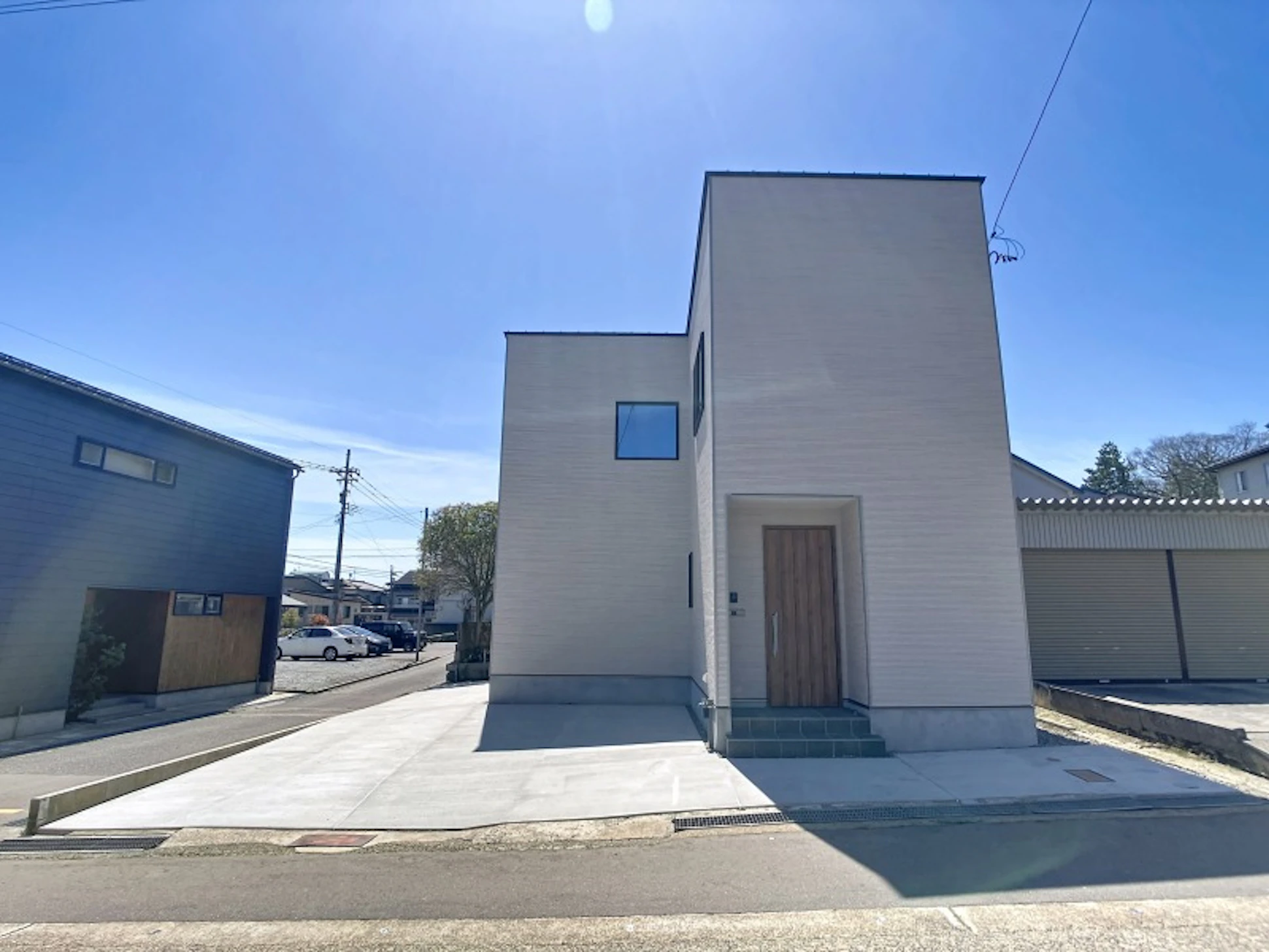 小学校や、公園もちかく、小さなお子様がいるご家庭にも嬉しい立地です。