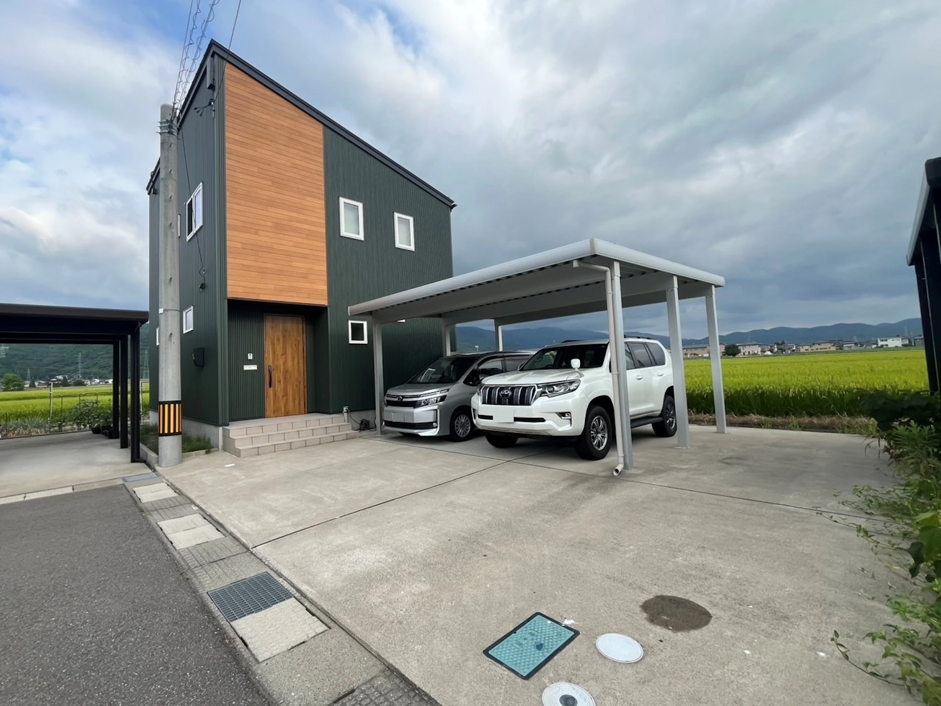 2020年建築の2LDK　将来は子供部屋を仕切る事で3LDKへ
太陽光パネル4.86kw付き